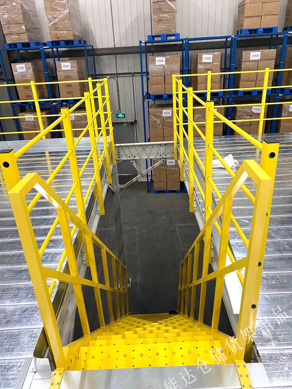 鋼構閣(gé)樓平台帶樓梯 鋼構閣樓平台(tái)帶樓梯